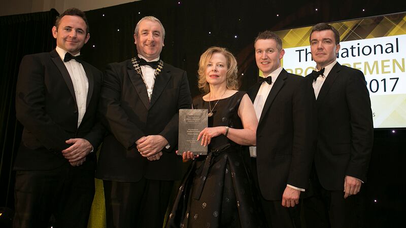 Sean O’Dwyer, President, IIPMM presents the Procurement Excellence Award – Private Sector award to the Exertis Supply Chain Services team