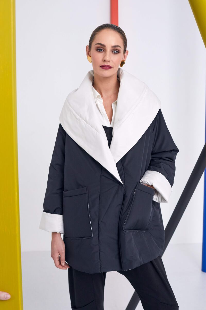 Puffa jacket with contrast collar €258