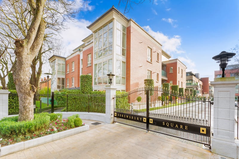48 Shrewsbury Square, Sandymount Avenue