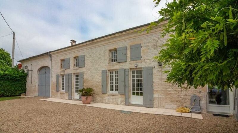 French farmhouse with barn to convert