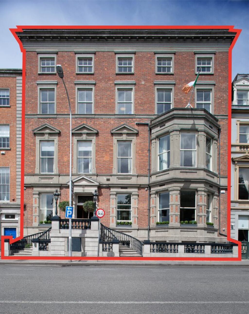 Number 8 St Stephen's Green occupies a high-profile position overlooking St Stephen's Green in Dublin city centre