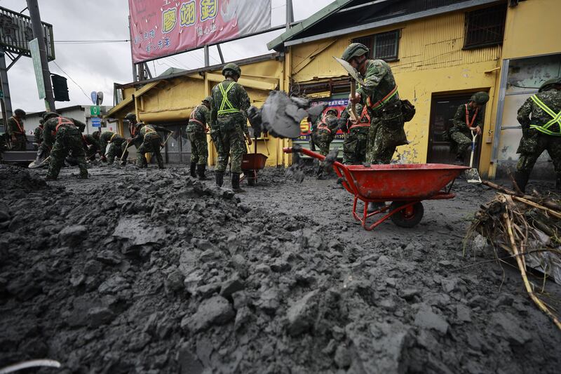 Soldiers clear debris in the aftermath of Ragasa in Guangfu on Wednesday. Photograph: Ritchie B Tongo/EPA