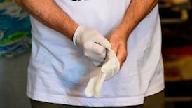 No need to use gloves when shopping or outdoors – HSE