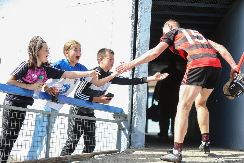Ballygunner fans greet Pauric Mahony after Ballygunner beat Roanmore in the Waterfrod SHC semi-final. Tom Maher/Inpho