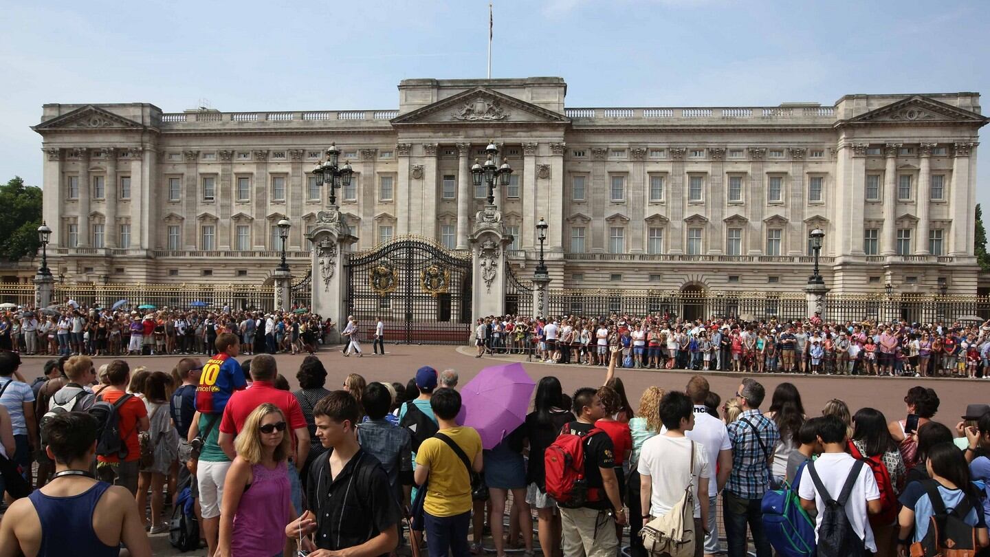 Crowds wait for news of the birth outside Buckingham Palace. Photograph: Olivia Harris/Reuters