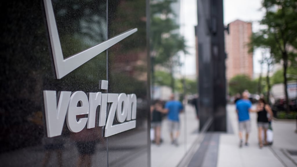 Verizon reported a 5.3 per cent fall in quarterly revenue as more customers opted for cheaper plans.