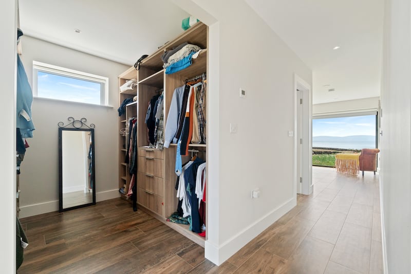 Dressing room to main bedroom