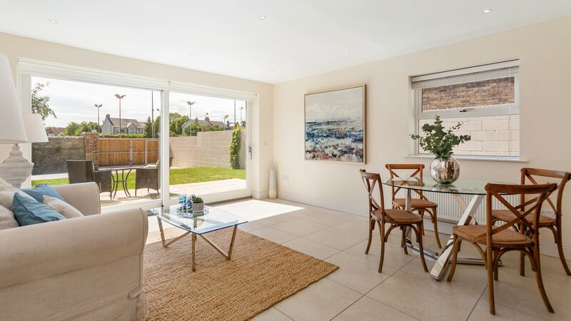 Breakfast room/family room