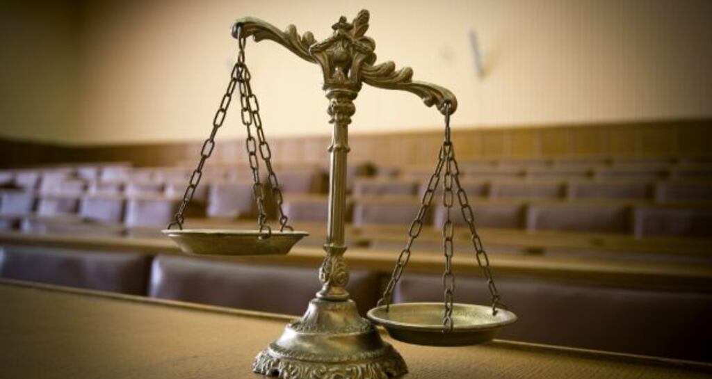 The judge said the man’s judgment was clouded by too much drink and, on convicting him, fined him €500 for producing the hammer and €100 for damaging the clamp.