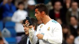 Zidane defends Ronaldo for using doctor’s phone to inspect face