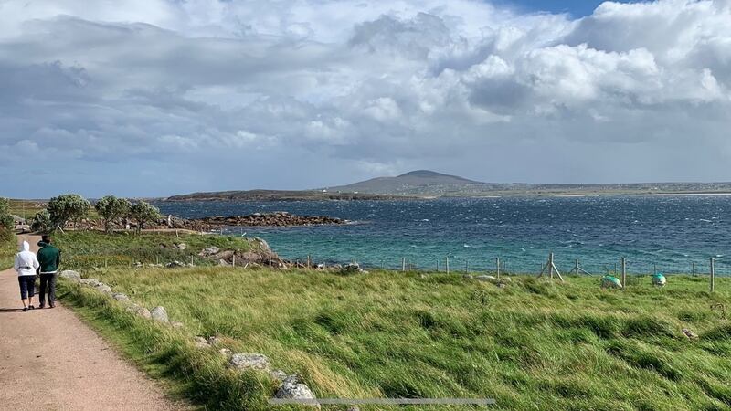 Scenic walking routes on Oileán Ghabhla