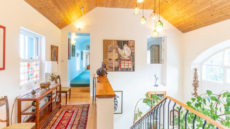 Landing with vaulted ceiling