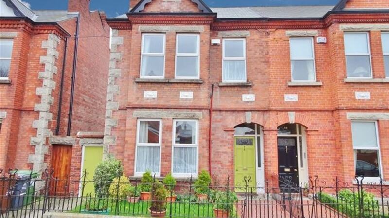 56 Oaklands Park, Sandymount, D4