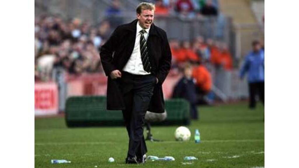 Republic of Ireland manager Steve Staunton urging his players on
during Saturday's European qualifier against Wales, at Croke Park.
"I'm delighted to have the three points. It wasn't great, in the
second half particularly," the manager said.