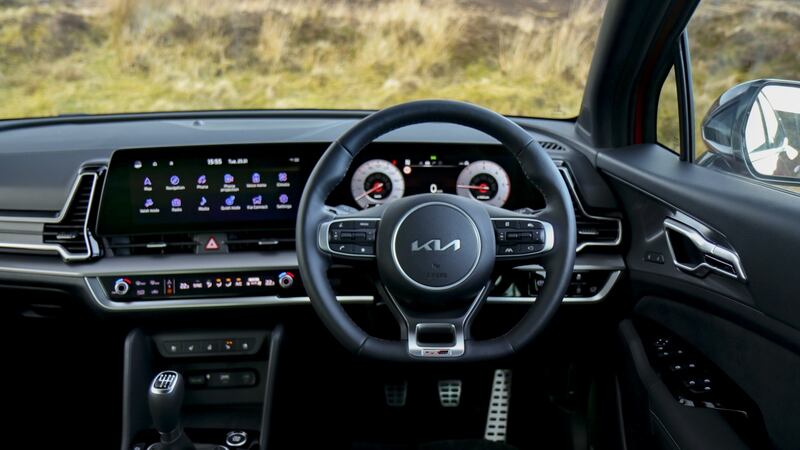 GT-Line, along with mid-spec K3 versions of the new Sportage, gets twin digital displays