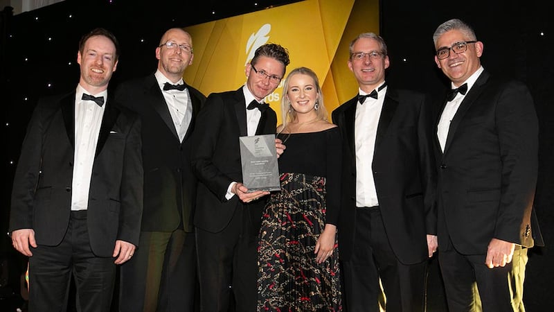 Donal McAlister, International Education Specialist presents the Best Online Learning Experience award to the Griffith College Team