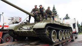 Ukraine rebels barricade Donetsk after Slovyansk ousting