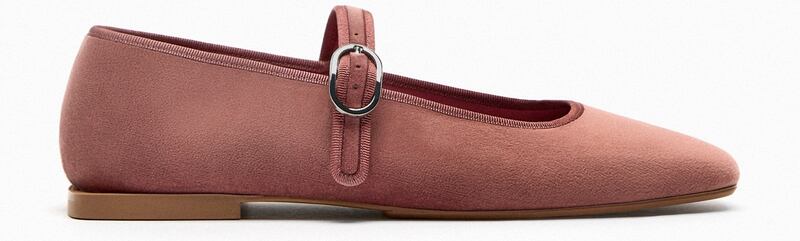 Velvet flat shoes, €49.95, Zara