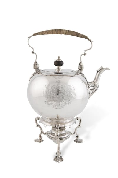 George II baluster-shaped tea kettle with rattan-covered handle on a circular stand, made by Thomas Sutton in 1737 (Lot 90, €6,000-€8,000)