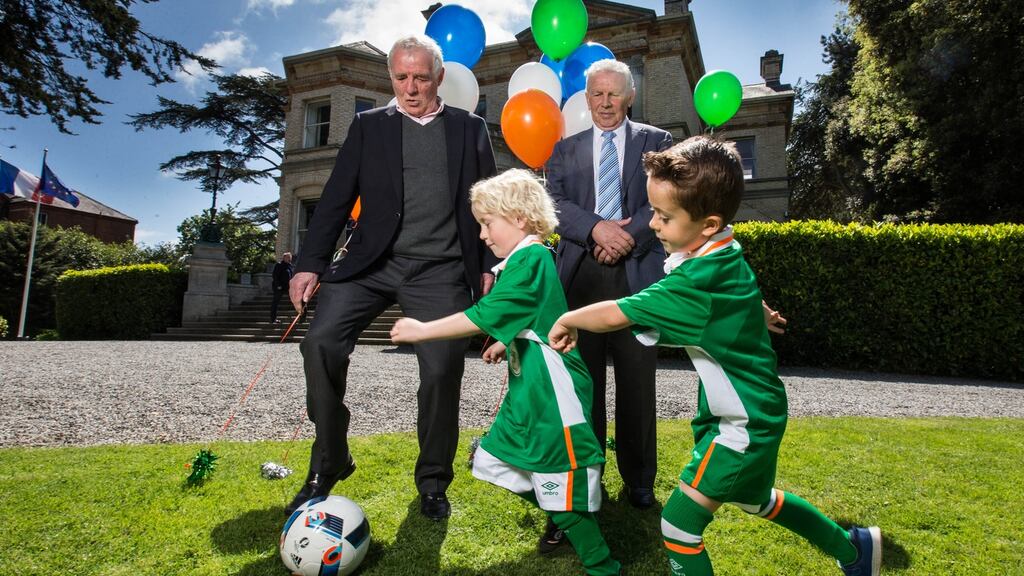 Pictured are Kyle Mooney, 6, and Kyle Doyle, 6, with Eamon Dunphy and John Giles at RTÉ’s launch of their Euro 2016 coverage yesterday. Photo: Inpho