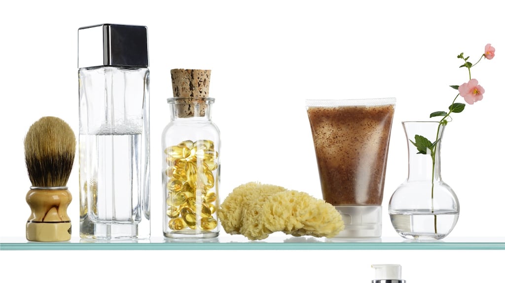 We are back to Aldi for our facial oil. As I have said, I don’t rate the Lé Mara facial oil, but this facial oil by Aldi’s own brand, Lacura, is superb.