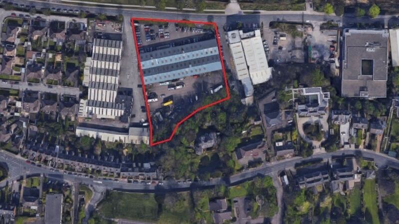 The site is 1km east of Cork city centre on the southern side of Monahan Road. It is 170m east of Kennedy Park and 700m from the Elyisan apartment development.
