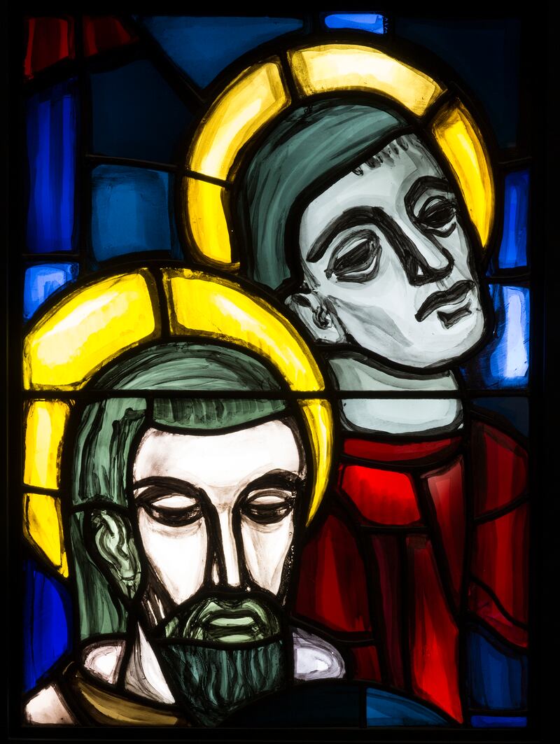 The Art of Friendship: Heads of Two Apostles, by Evie Hone. Photograph © Geraldine Hone, Kate Hone and the FNCI/National Gallery of Ireland