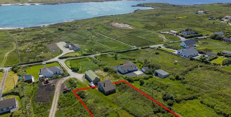 This Aughrusmore property is close to a number of beaches