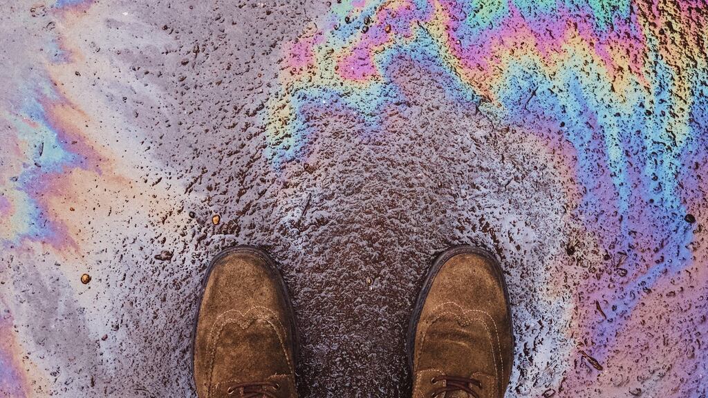 Home heating oil is highly-contaminant when poorly housed and accidentally displaced.