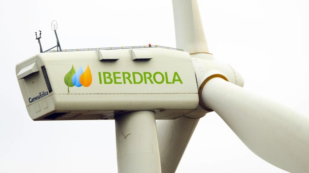 The company will employ more than 100 sales staff, along with 10 people in an office in Dublin and 40 more in a services operation in Sligo.