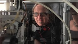 Tackling heavy questions about gravity with a drop of water