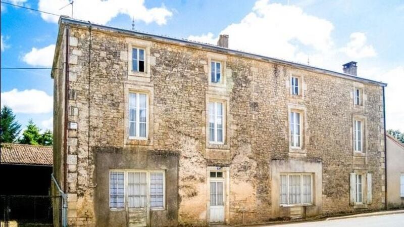 Substantial house in Beceleuf, Deux Sevres, Poitou Charentes, France