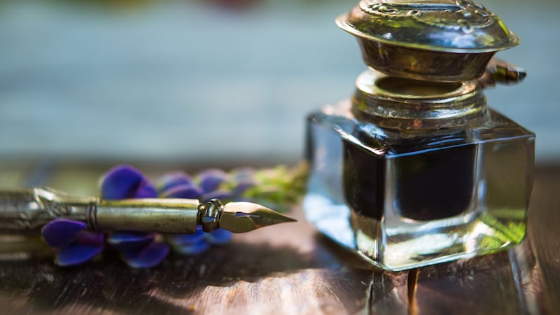 ’Is gné shuntasach go leor í an nasc idir íomhá an scríbhneora féin agus cruthaitheacht nó samhlaíocht an duine i bhfóram na scríbhneoireachta.’