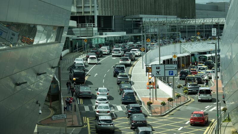 Party leaders to back incoming minister in Dublin Airport passenger cap row