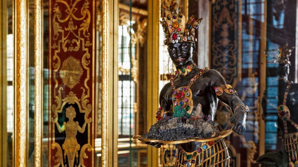 Johann Heinrich Kohler (setting), Moor with Tray of Minerals, Dresden, 1724.Dresden, Green Vault, Staatliche Kunstsammlungen. Copyright: Massimo Listri