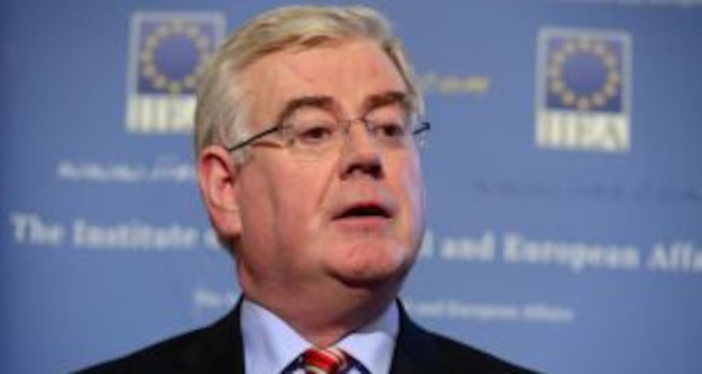 The Labour Party will promise voters in large urban areas a 15 per cent cut in property tax as part of its local elections manifesto, Tánaiste Eamon Gilmore confirmed today.