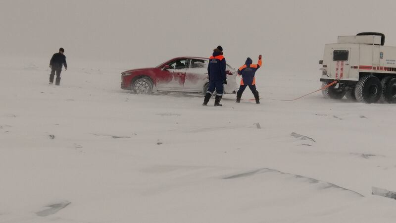 Every 200m or so, someone invariably gets stuck and has to be rescued by the Trekol