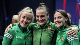 Eiseamláir laistigh agus lasmuigh den fháinne