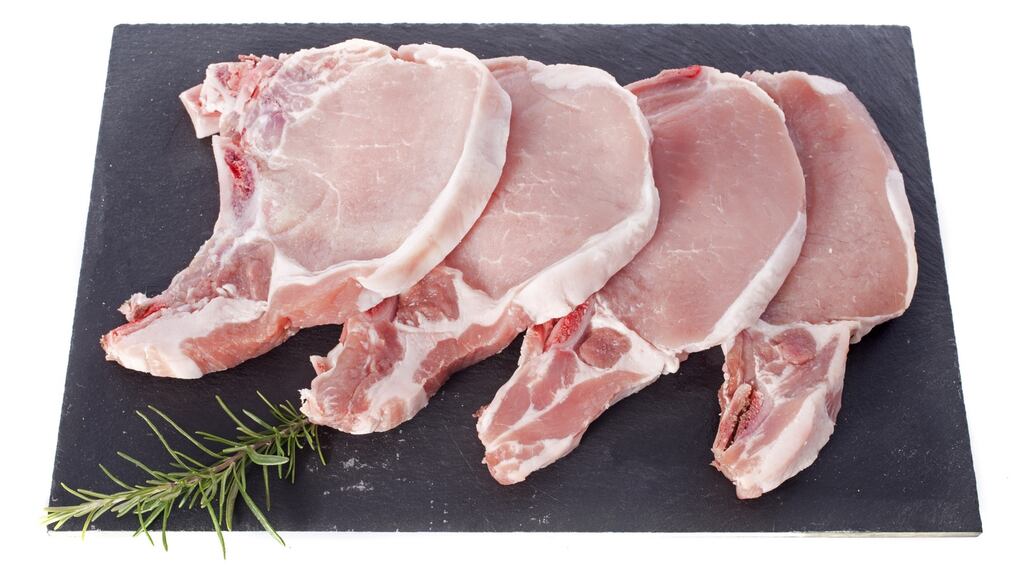 A student who cut her mouth when she crunched on glass while eating a pork chop has settled a €60,000 personal injuries claim against Dunnes Stores for an undisclosed sum.