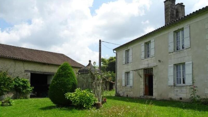 €175,000: Douchapt house with outbuildings and 2ha of land