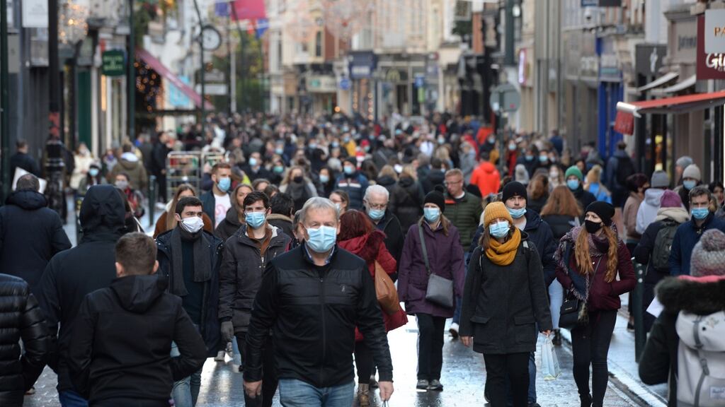 Retail sales rose in November as consumers splashed out on clothes, electrical goods and cosmetics in the run-up to Christmas.