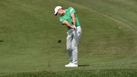 Jason Day sets early pace as Rory McIlroy struggles