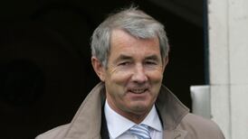 Coalition approaches Independents seeking support ahead of election