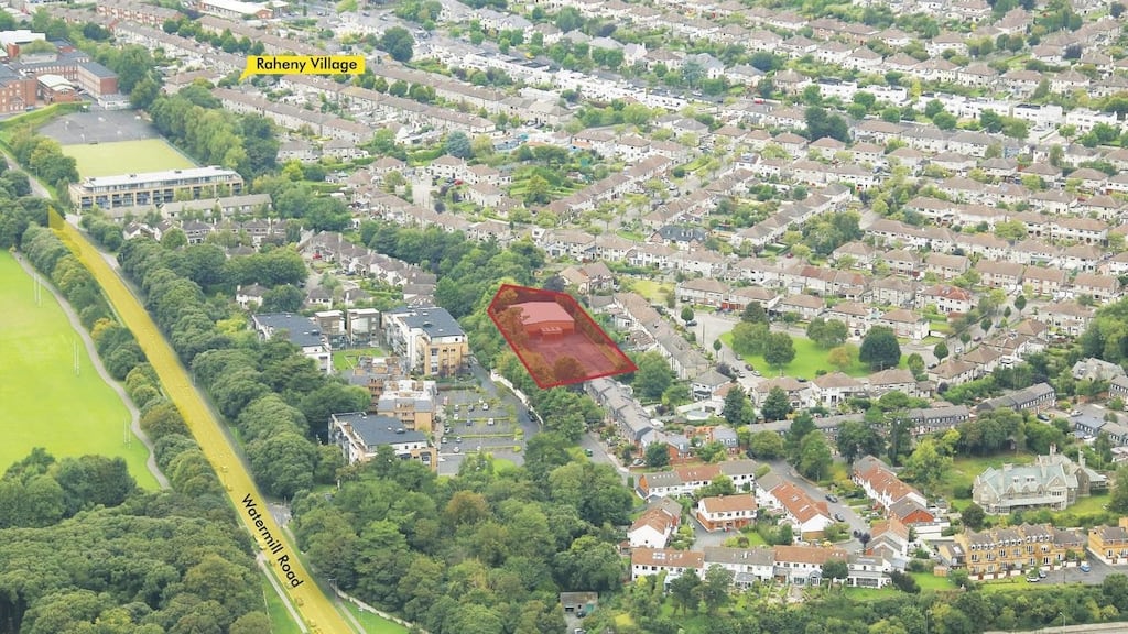 Site within walking distance of St Anne’s Park, the seafront and the Dart is in a mature residential area within easy reach of the city centre.