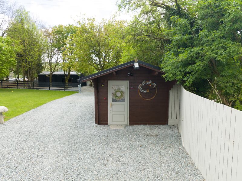 An exterior view of the cabin.