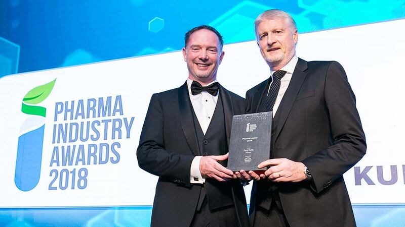 David Staunton, Global Services Director, Zenith Technologies presents the Pharma Leader Award 2018 to Paul Duffy, Pfizer.