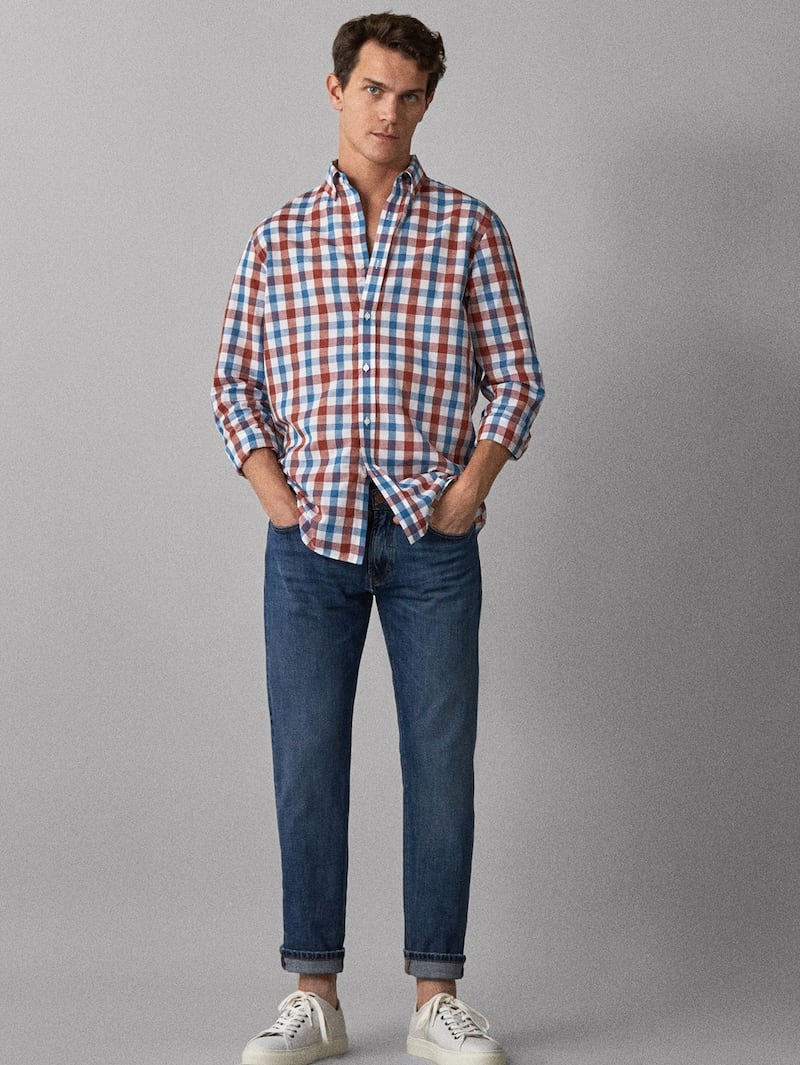 Loose-fit denim jeans, €59.95, Massimo Dutti