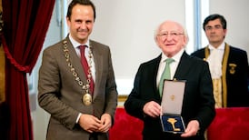 President begins   visit to Portugal