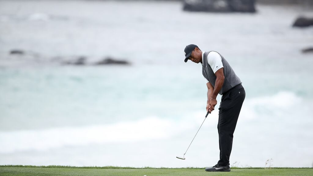 Tiger Woods putts on the 10th green during the first round of the 2019 US Open at Pebble Beach Golf Links in Pebble Beach, California. Photo: Christian Petersen/Getty Images