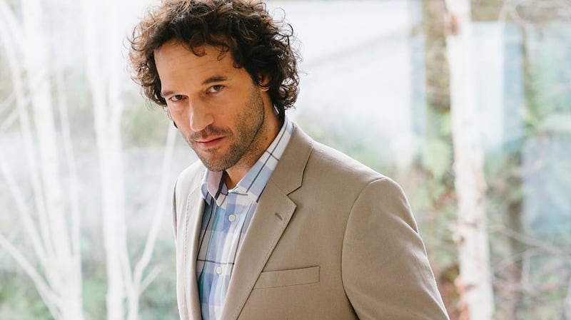 Linen/cotton jacket €139, shirt €49,95, cotton chinos €59,95